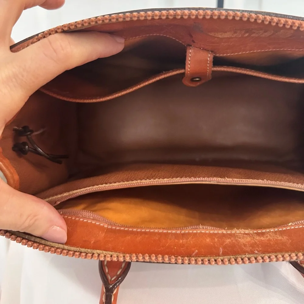 DOONEY & BOURKE ~ Vintage Off-White Pebbled and Brown Leather Satchel w/wallet - Picture 8 of 13